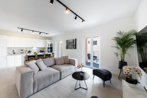 Apartment White Sunshine
