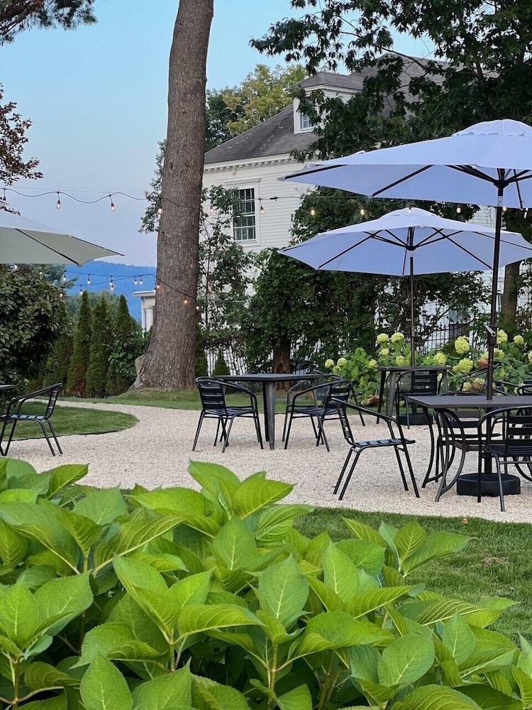 Gateways Inn & Restaurant - photo 12