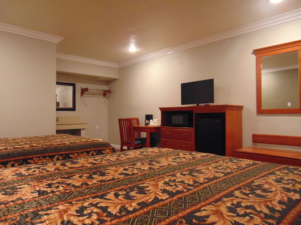 West Coast Inn Near Gem Theatre - photo 4