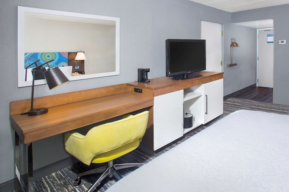 Hampton Inn & Suites Annapolis - photo 9