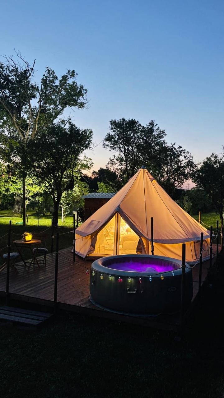 Green Garden Glamping Retezat — hotel in Balan