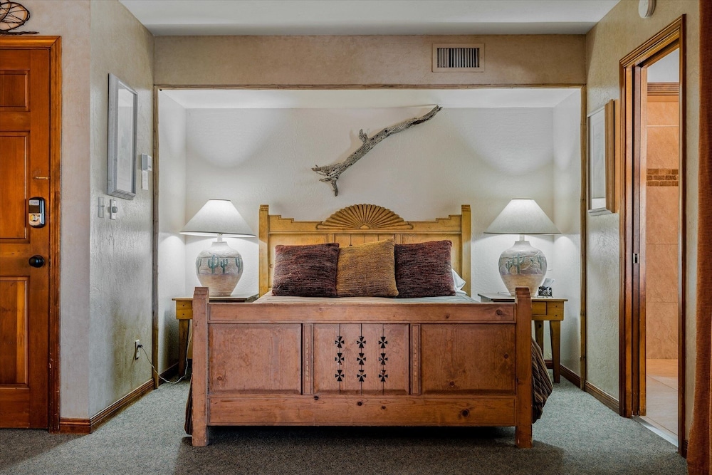 Adobe Village Southwest 1 Bedroom Apart Hotel by RedAwning - featured photo