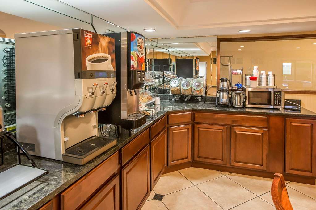 Econo Lodge Inn & Suites Monroe - photo 23