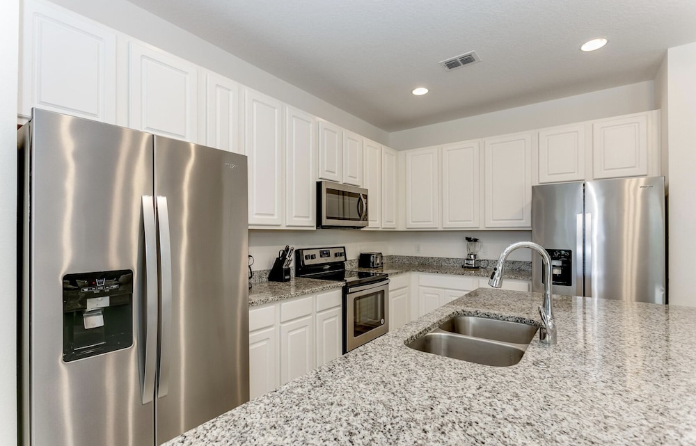 Beautiful 9 bedroom pool home located in the Solterra Resort home - photo 28
