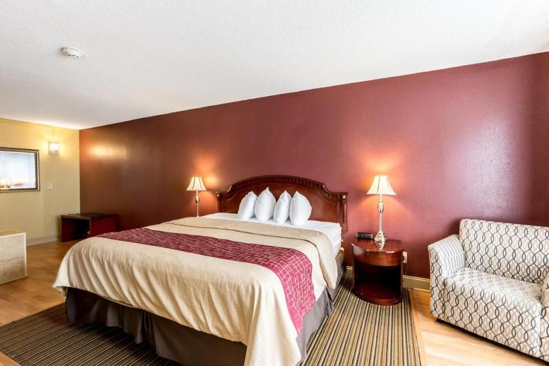 Days Inn by Wyndham Muskegon - photo 47