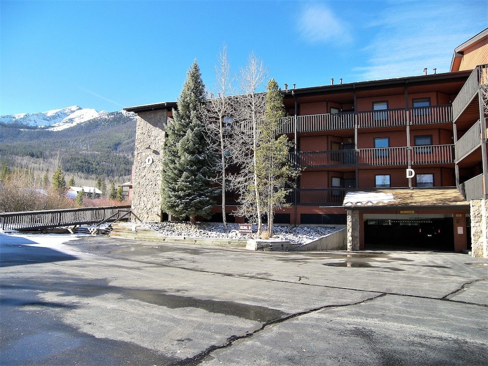 Mountainside 2 Bed 2 Bath in Frisco, United States