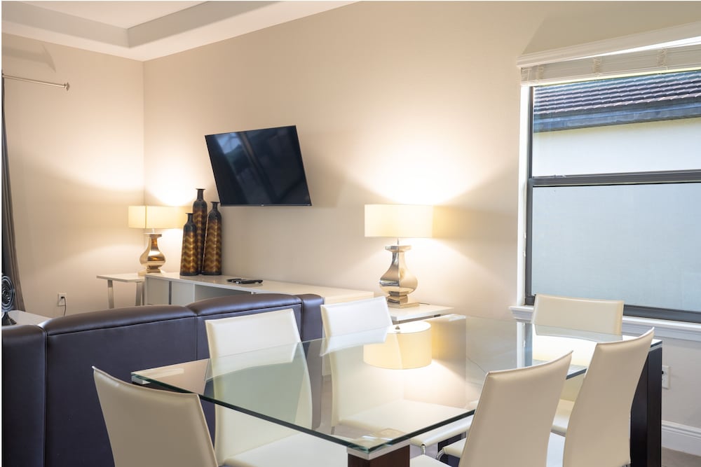 Balmoral Resort 169cc 3 Bedroom Home by RedAwning - photo 25