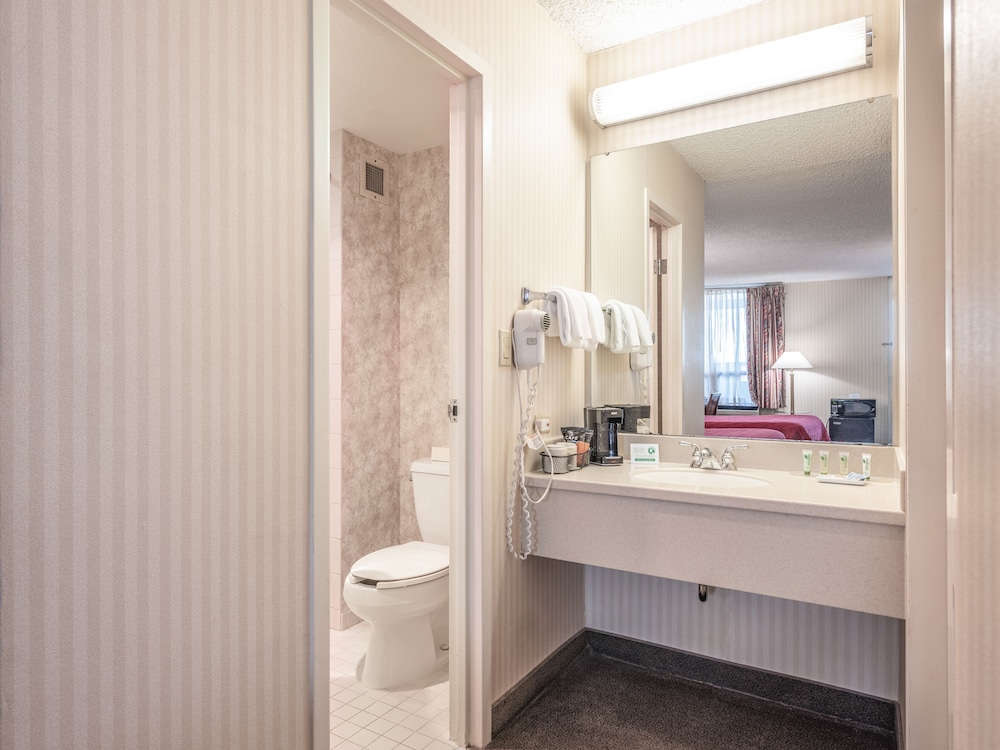 University Place Hotel & Conference Center - photo 17