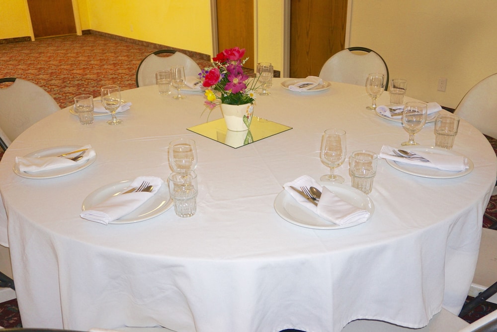 Red Roof Inn Ridgecrest - photo 26