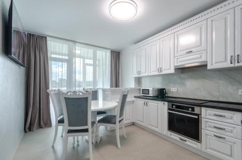 НА ВИДАЛЕННЯ 09 66 in RC Manhattan Beresteiskyi 11 Petrovdom Apartments — 4-Star Luxury Hotel in Kyiv, Ukraine