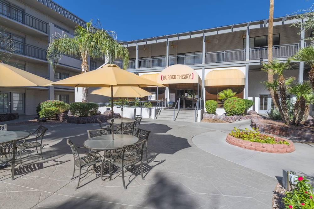 Holiday Inn & Suites Phoenix Airport North by IHG - photo 55