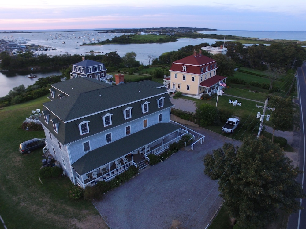 Payne's Harbor View Inn - photo 65