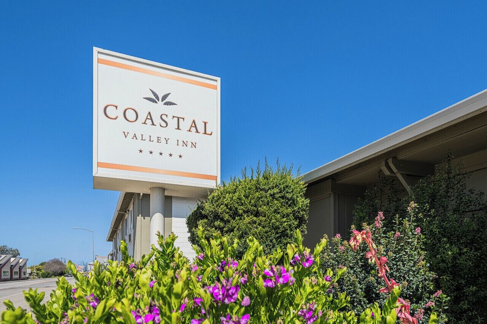 Coastal Valley Inn - photo 20