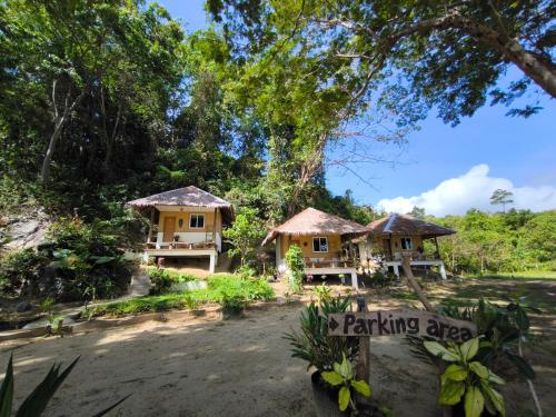 Dive Sibaltan - carbon neutral hotel in El Nido