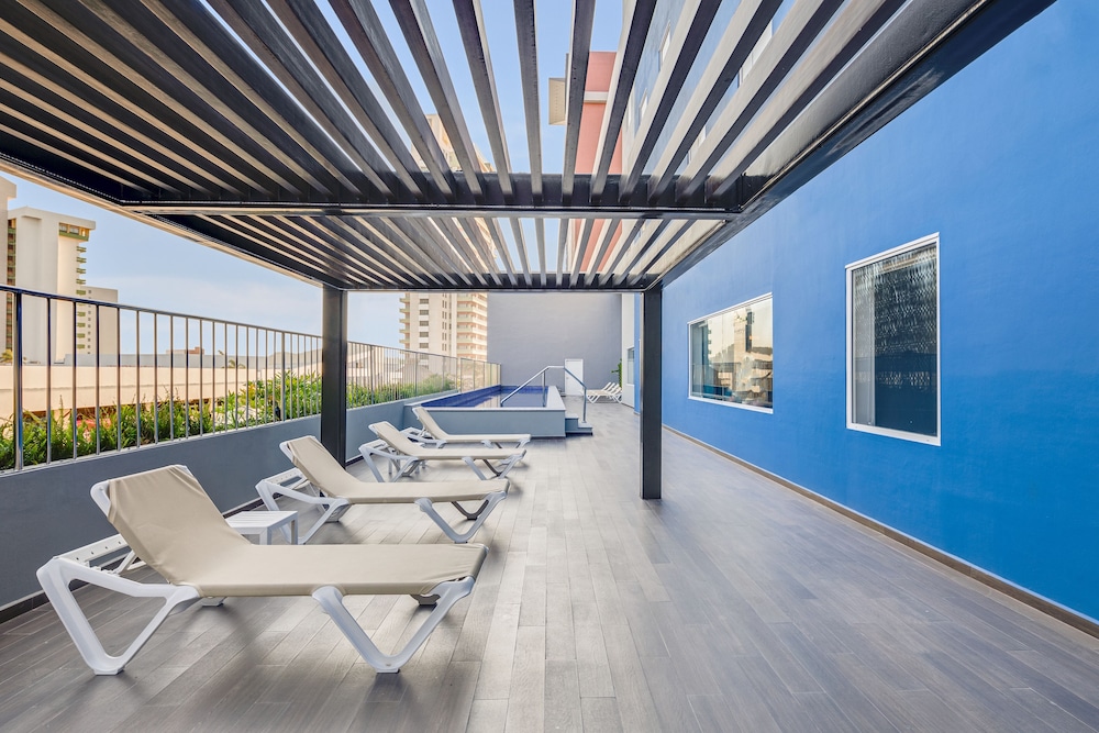 Rooftop pool