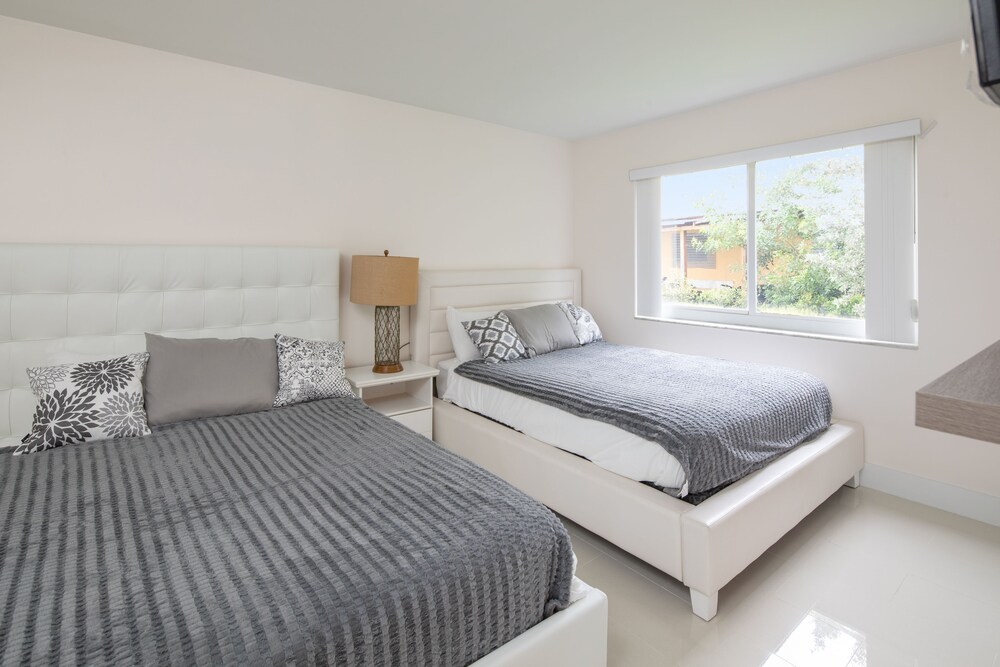 Pompano Suites by the Beach - photo 10
