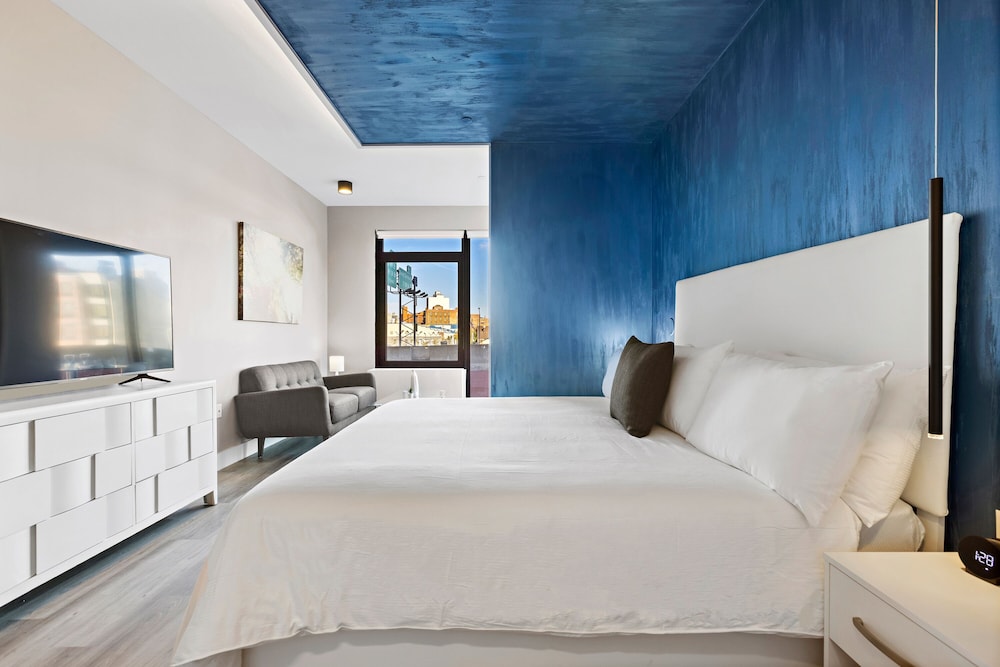 Global Luxury Suites at The Arches - photo 35