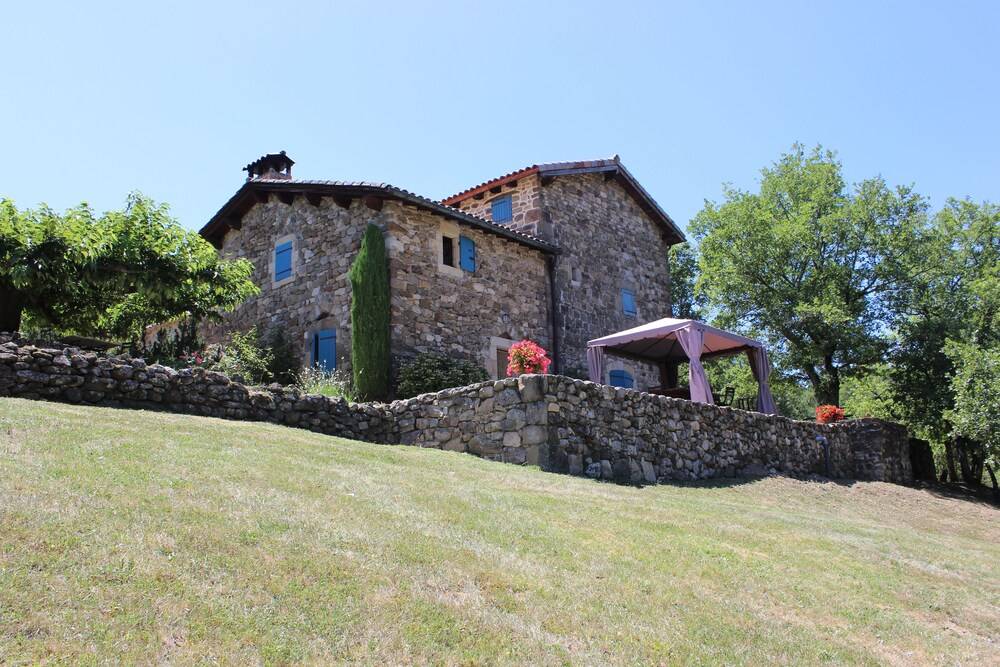 La Grange Prades - carbon neutral hotel in Prades
