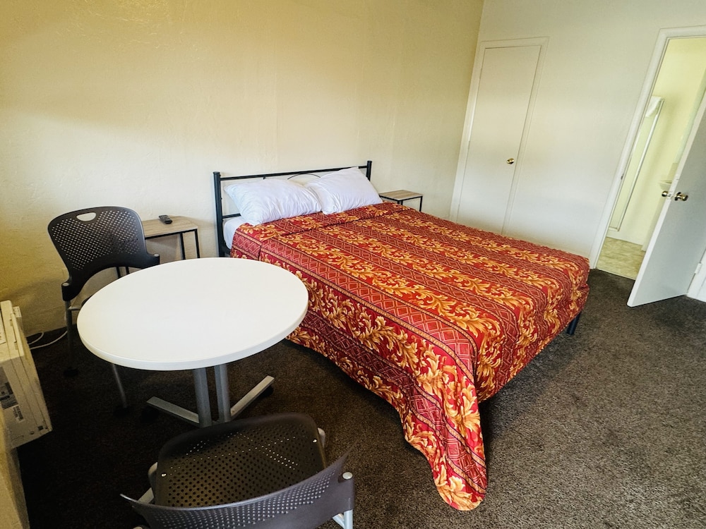The Oaks Motel - photo 2