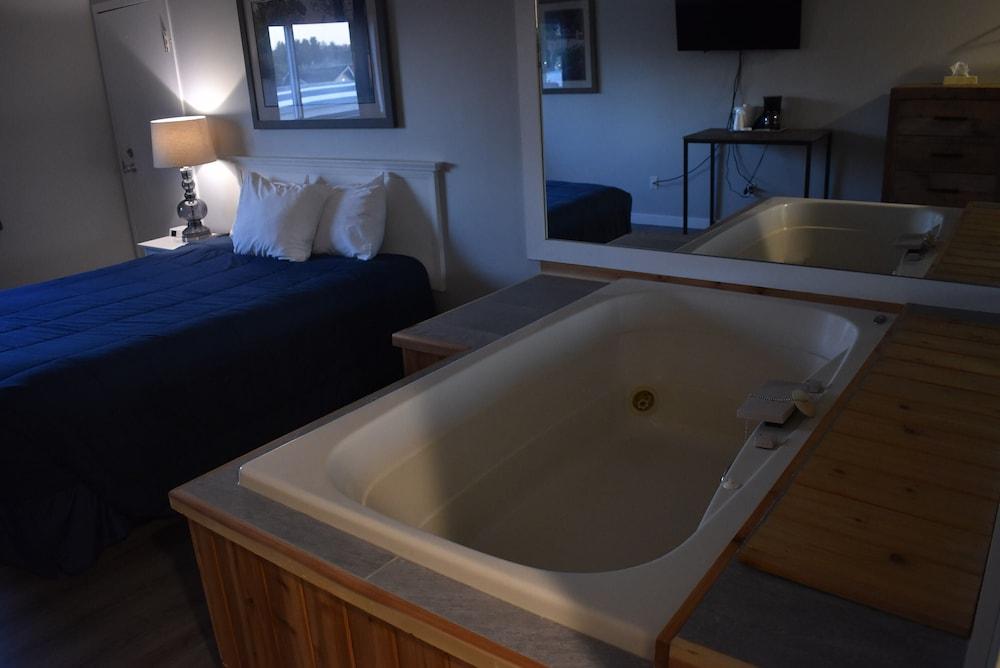 Cadillac Sands Resort - photo 16