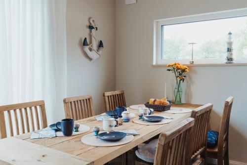 NEU Rügen Resørt Sagard großzügiges gemütliches Familienhaus Line mit Terrasse — hotel in Sagard