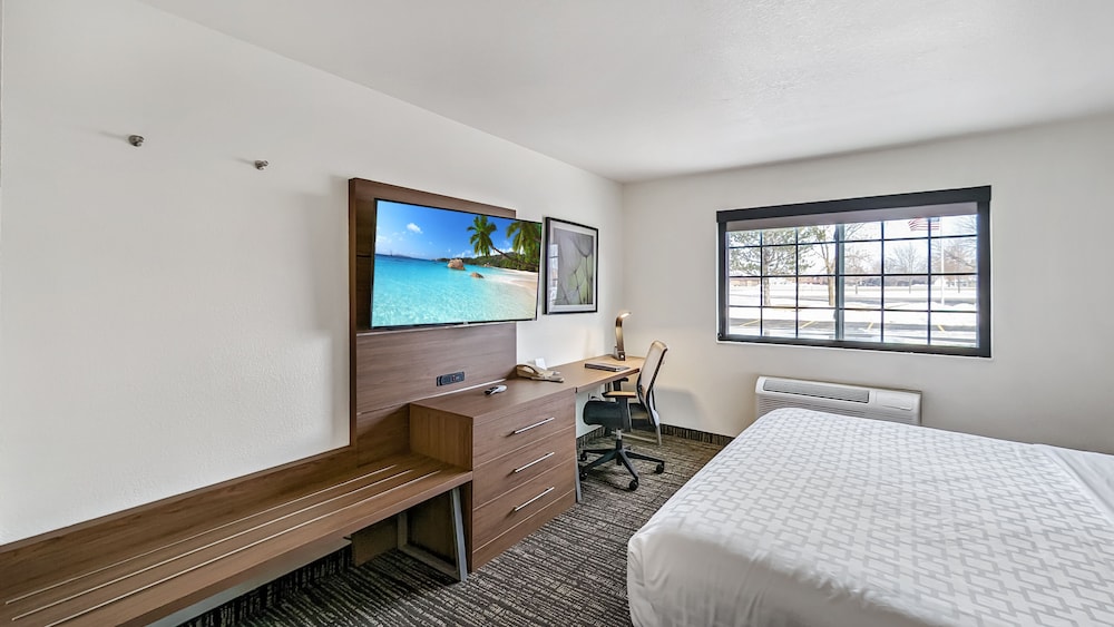 Estherville Hotel & Suites - photo 43