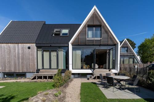 Hello Zeeland Appartement Duno Lodge I — 4-Star Luxury Hotel in Oostkapelle, Netherlands
