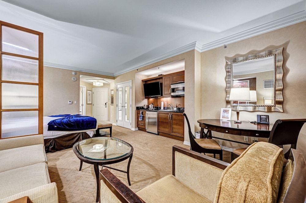 MGM Signature Deluxe Balcony Strip View Suite