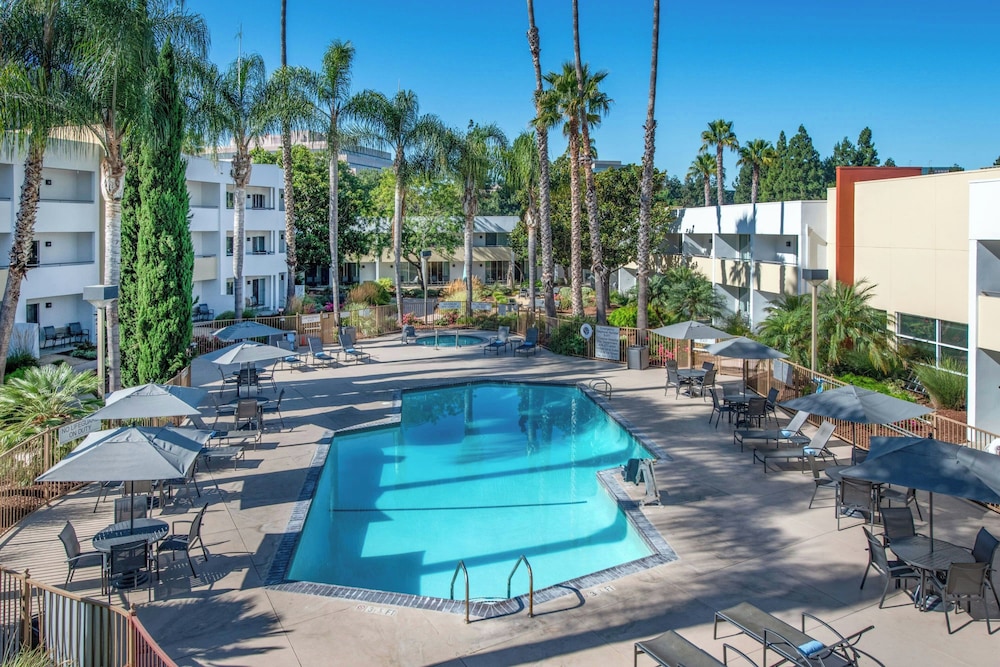 Fairfield Inn & Suites by Marriott San Jose Airport - photo 20