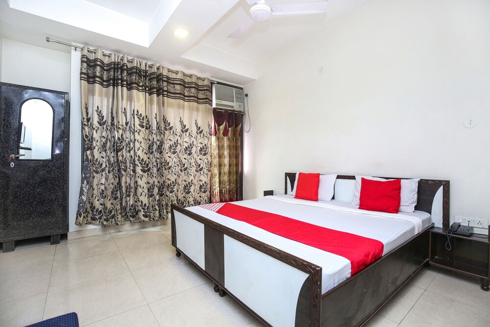 OYO 24978 Maryada Hotel