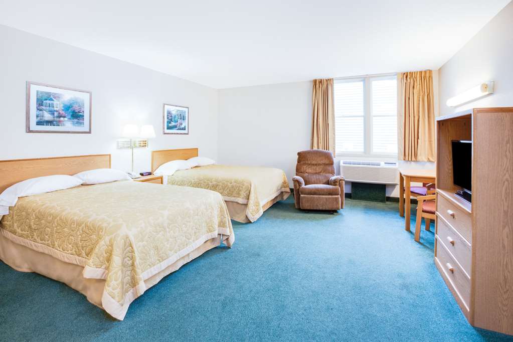 Super 8 by Wyndham Brooklyn - photo 4