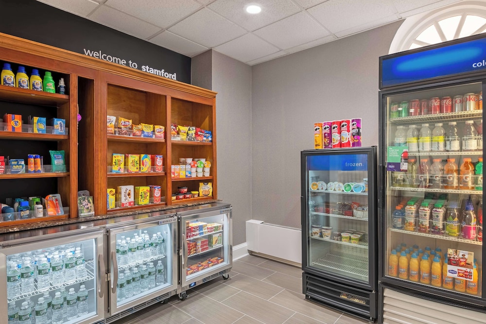 Hampton Inn & Suites Stamford - photo 36