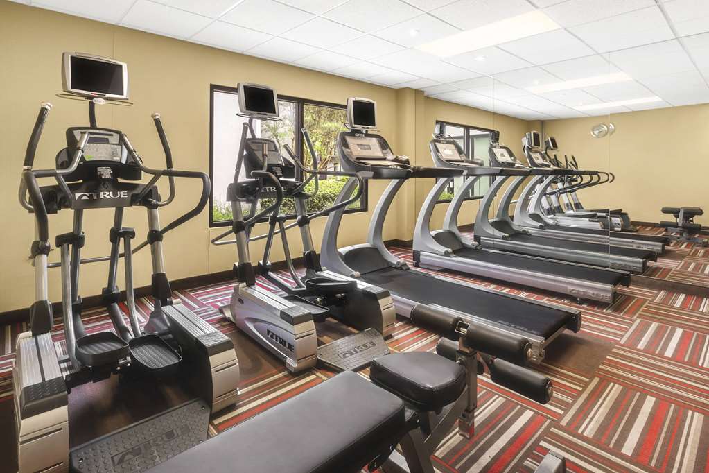 Super 8 by Wyndham Dallas Love Field Airport - photo 10