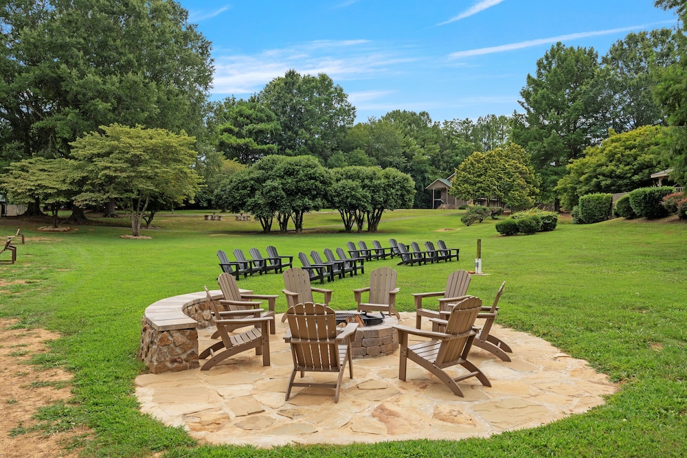 Tremont Lodge & Resort - photo 319