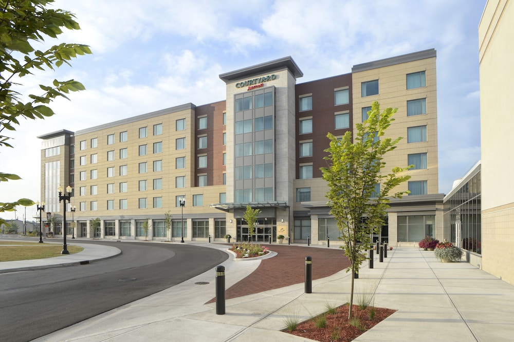 Courtyard Muncie at Horizon Convention Center - photo 52