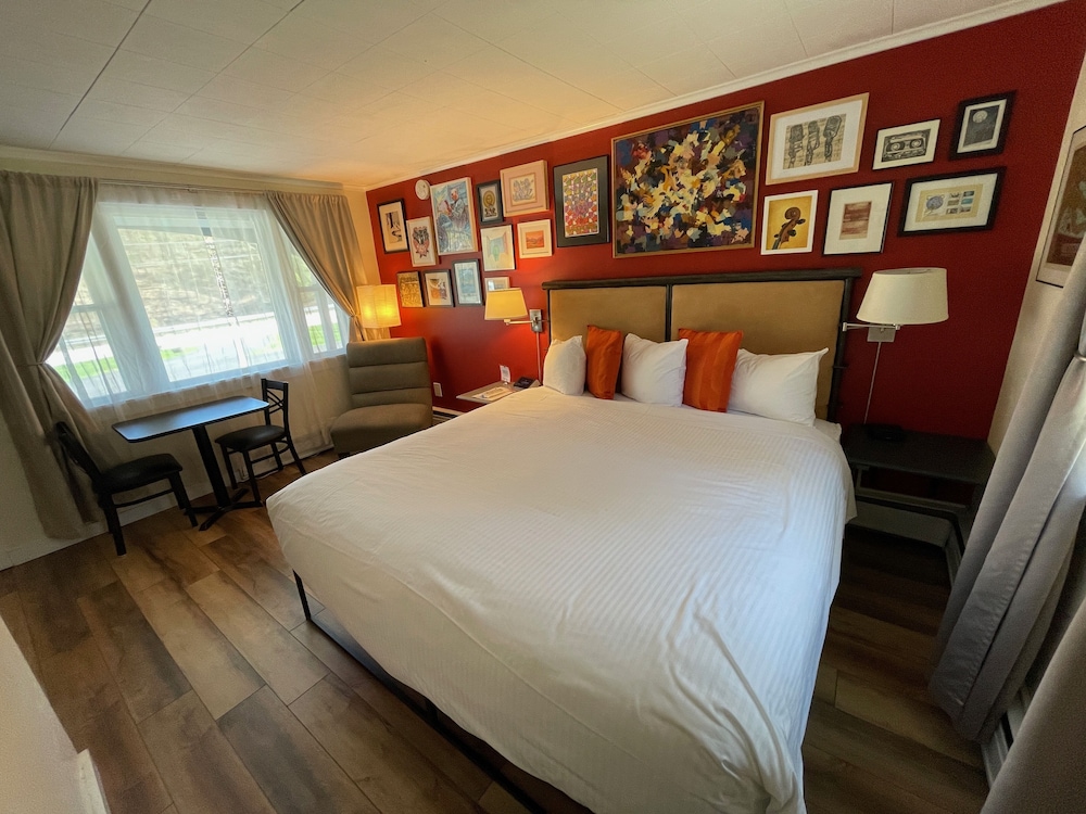 Sleep Woodstock Motel - photo 4