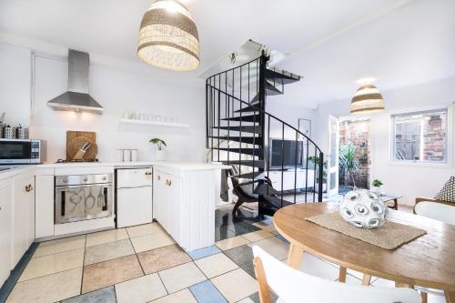 Amazing Apartment Beautiful Location FREE WIFI — 4-Star Luxury Hotel in Melbourne, Australia