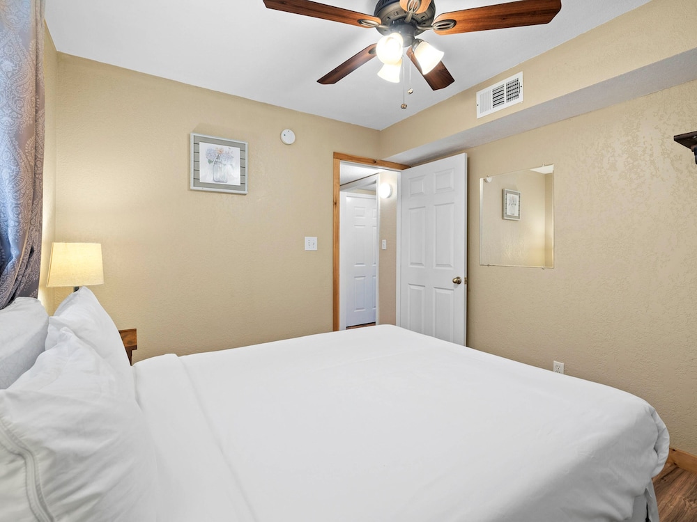 The Claire Hotel - photo 14