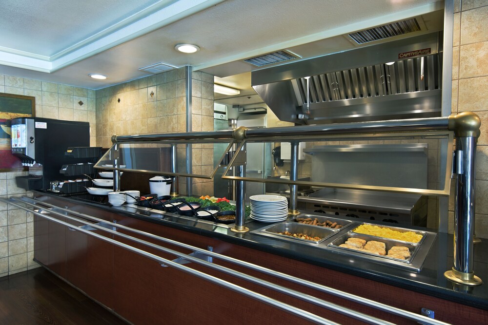 Oxnard Inn Lancaster - photo 44