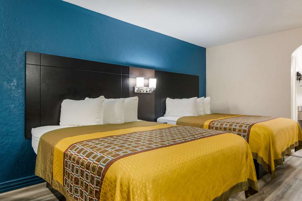 Rodeway Inn Broken Bow Hochatown - photo 17