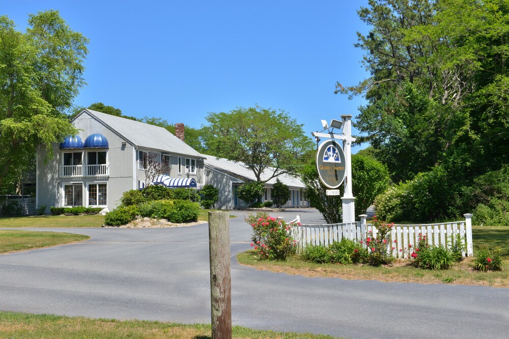 Captains Quarters Motel Conference Center — Eastham