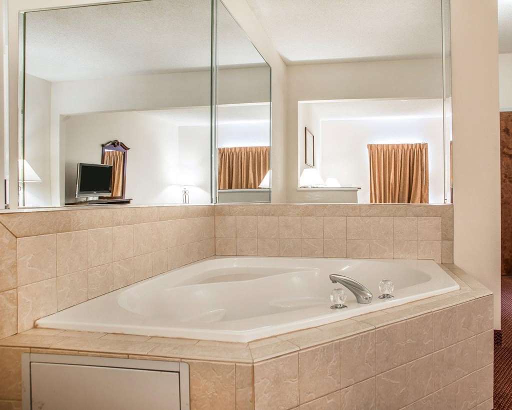 Comfort Suites Jefferson City - photo 23