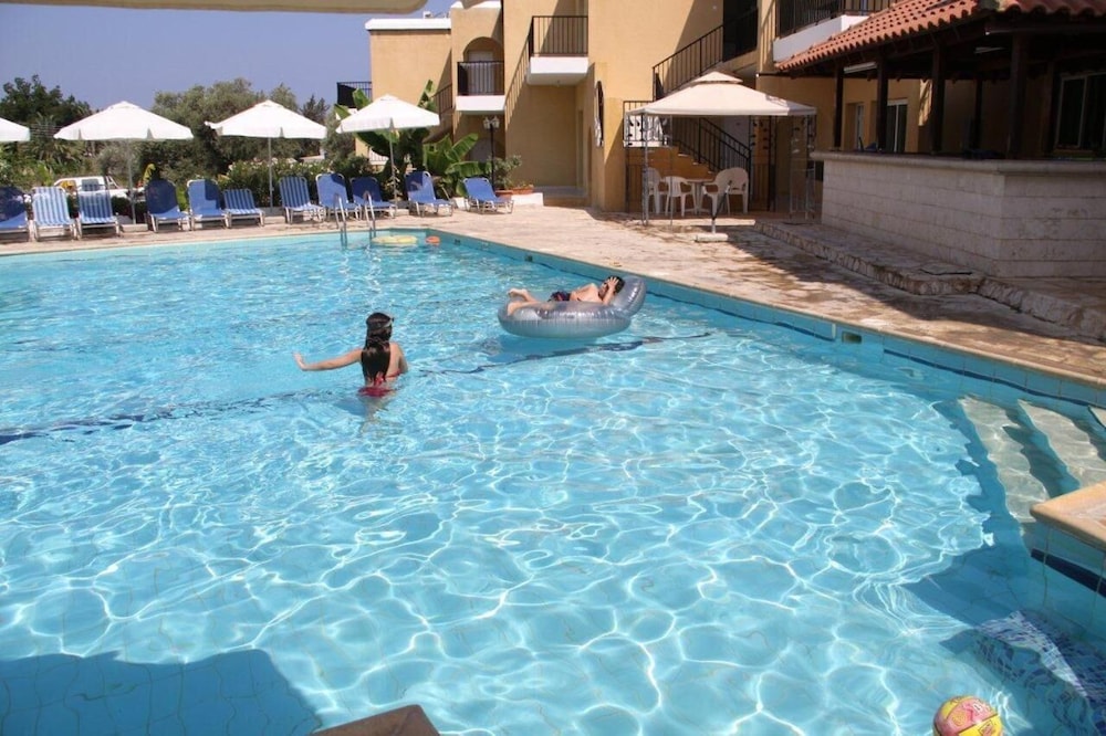 Kozis Hotel Apts — Polis
