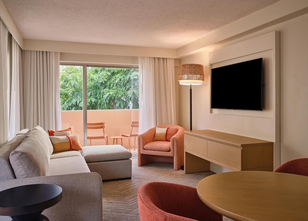 The Ambassador Hotel of Waikiki Tapestry Collection by Hilton - photo 32