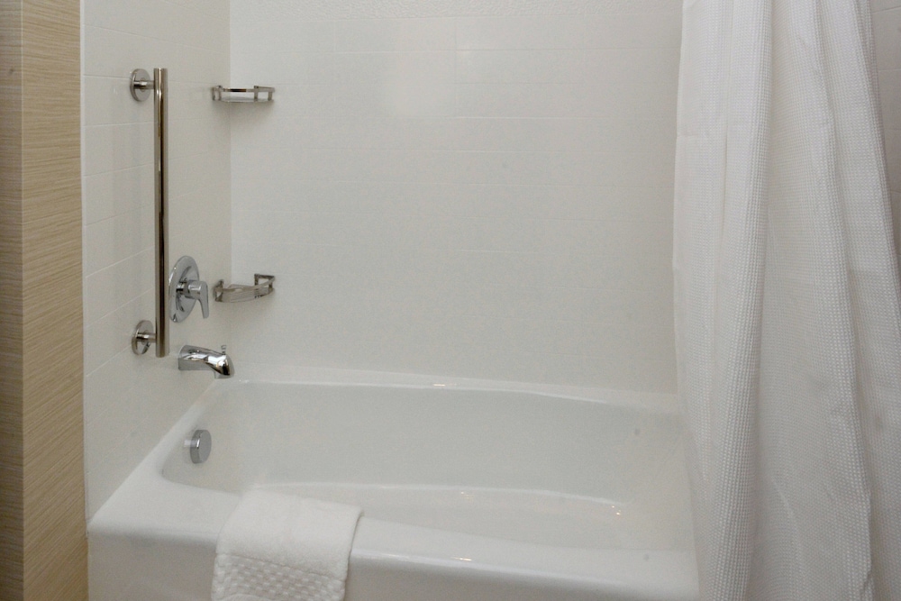 Fairfield Inn & Suites by Marriott Raleigh Capital Blvd. I 540 - photo 14
