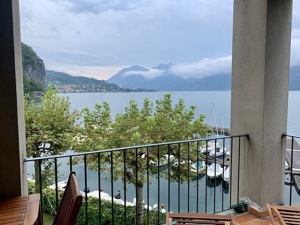 Mamma Ciccia Holiday Home Front Lake Apartment beach and swimming pool — 4-Star Luxury Hotel in Lierna, Italy