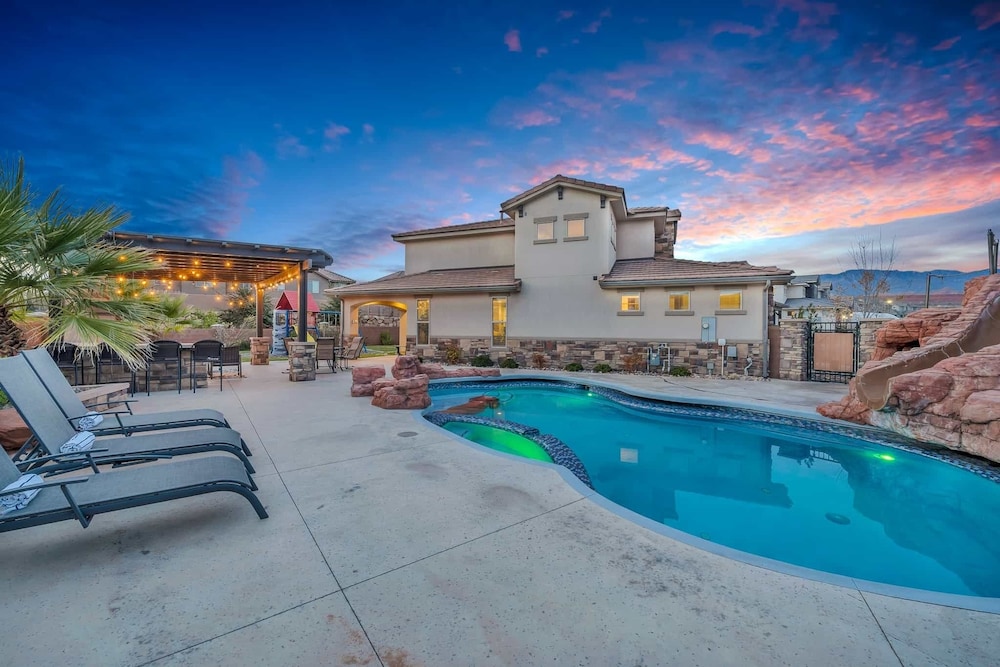 Zion Poolhouse by RedAwning - last minute hotel in Washington