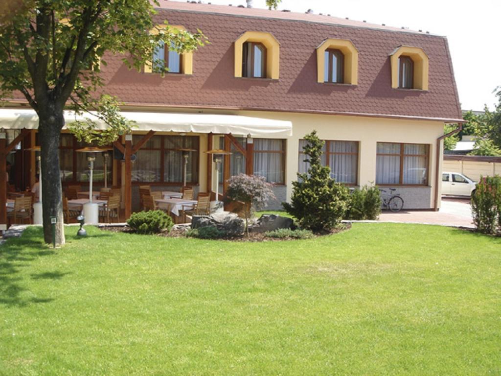 Penzion Diana — hotel in Piestany