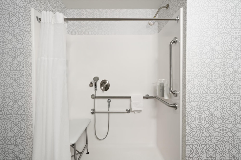 Hampton Inn Fairmont - photo 13