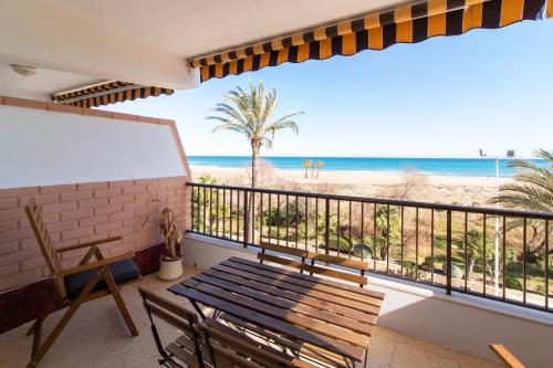 Global Properties Apartamento en primera linea con impresionantes vistas al mar — 4-Star Luxury Hotel in El Puerto De Santa Maria, Spain